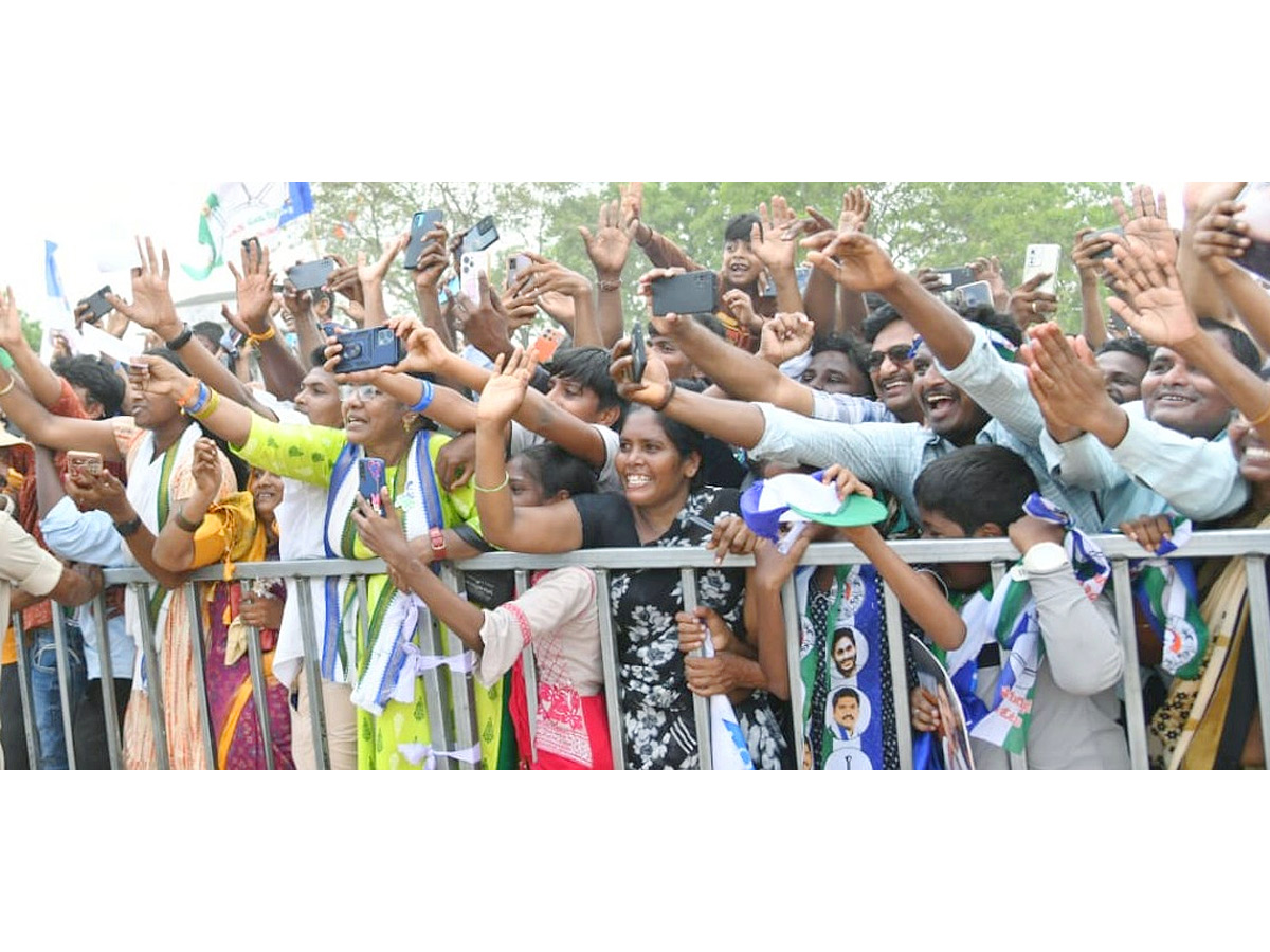 AP CM YS Jagan Public Meeting at Chilakaluripet Photos33