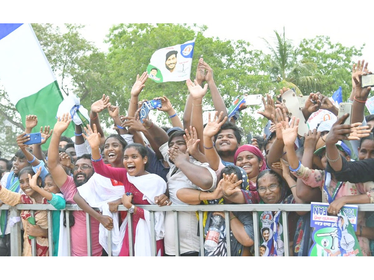 AP CM YS Jagan Public Meeting at Chilakaluripet Photos34