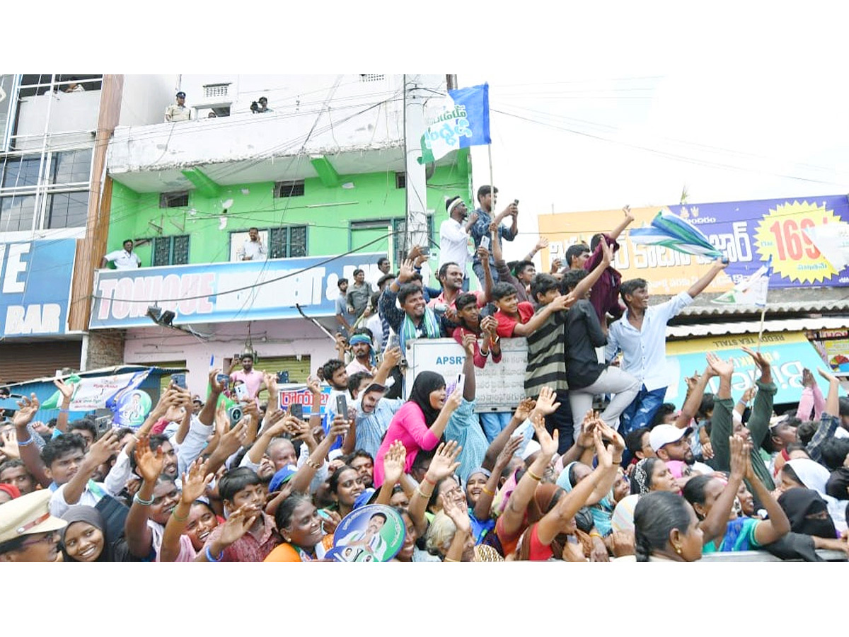 AP CM YS Jagan Public Meeting at Chilakaluripet Photos37