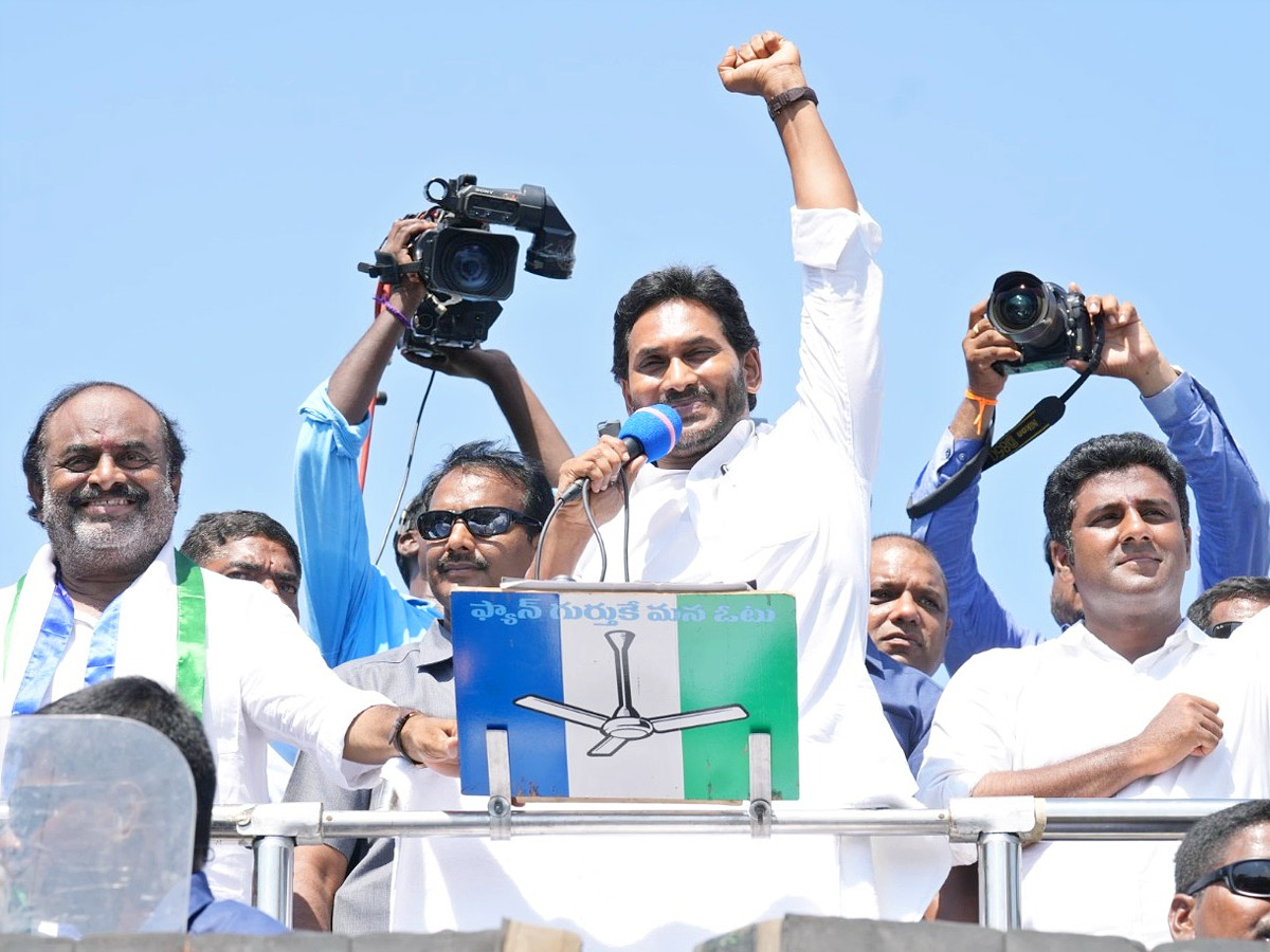 AP CM YS Jagan Public Meeting at Kaikalur Photos18