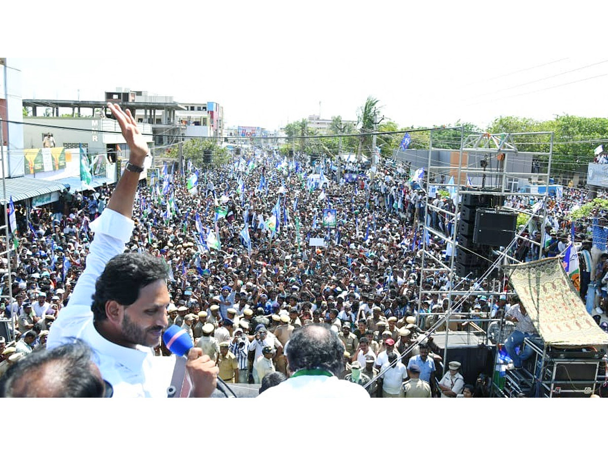 AP CM YS Jagan Public Meeting at Kaikalur Photos5