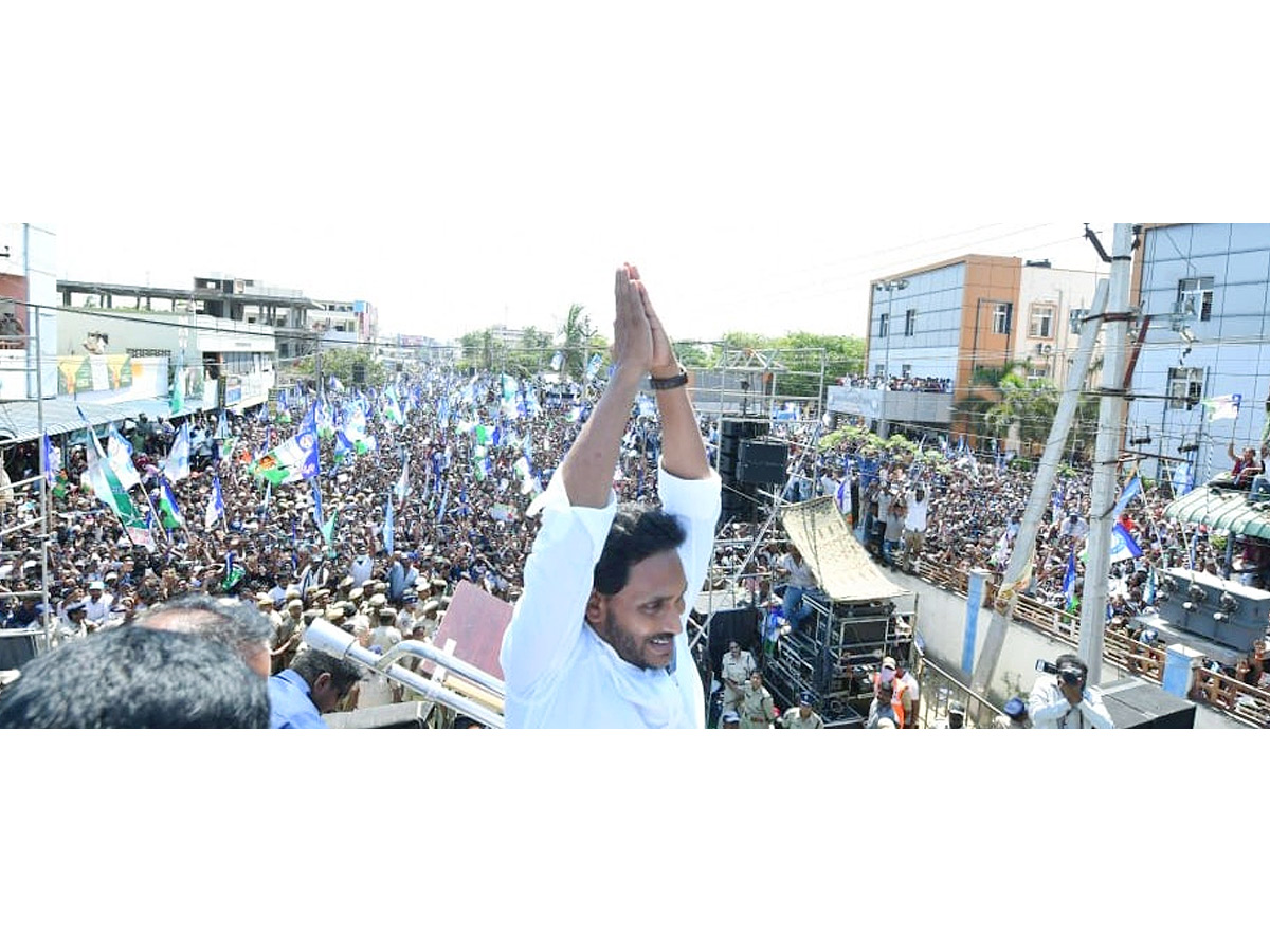 AP CM YS Jagan Public Meeting at Kaikalur Photos8