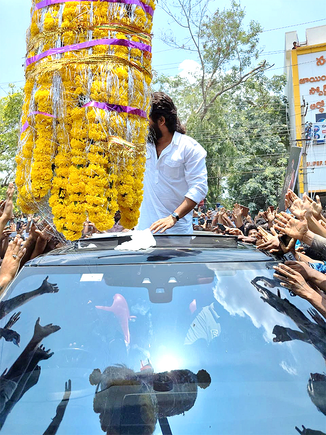 Allu Arjun Nandyal Visit To Support YSRCP MLA Candidate Photos Gallery7