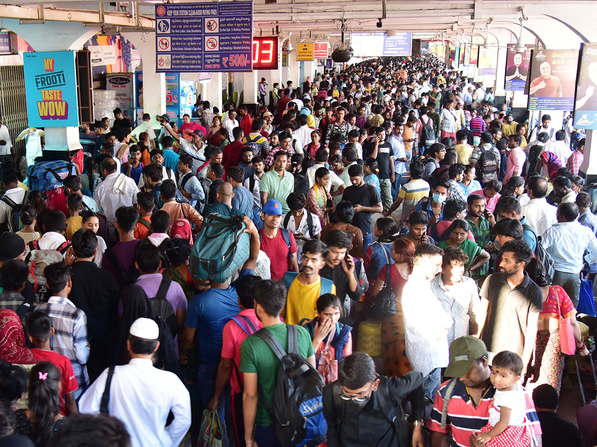 APElections 2024 Heavy rush in bus and railway stations Photos1