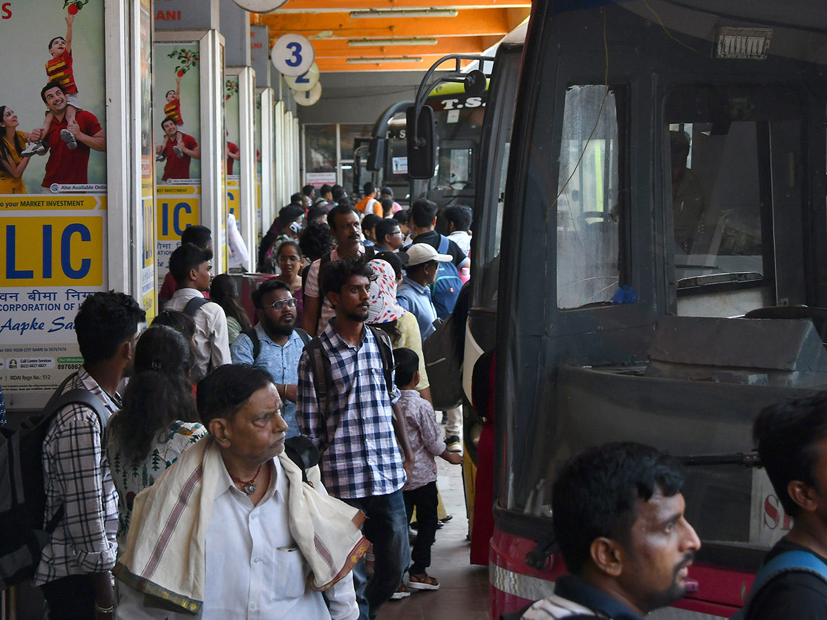 APElections 2024 Heavy rush in bus and railway stations Photos17