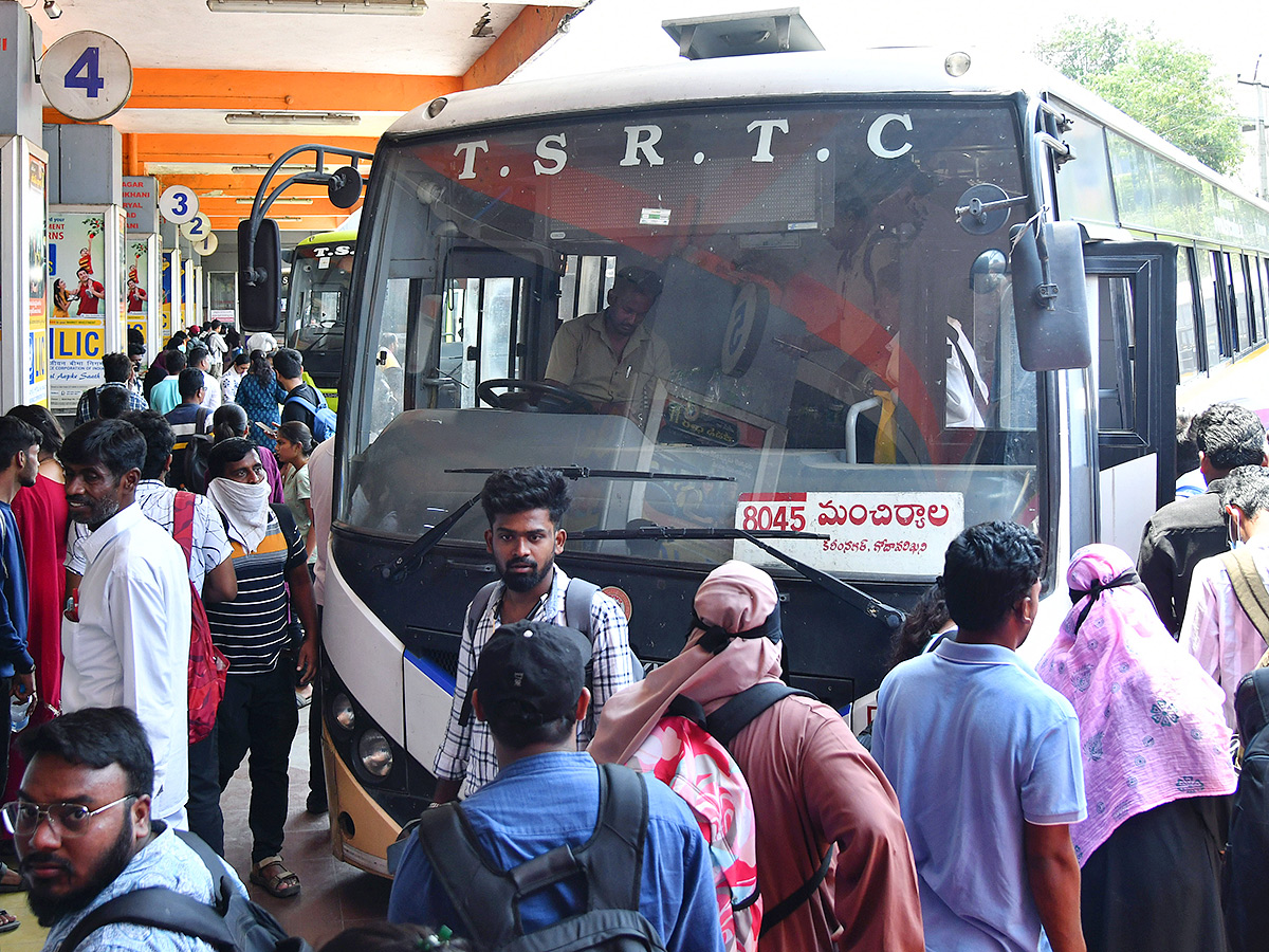 APElections 2024 Heavy rush in bus and railway stations Photos18