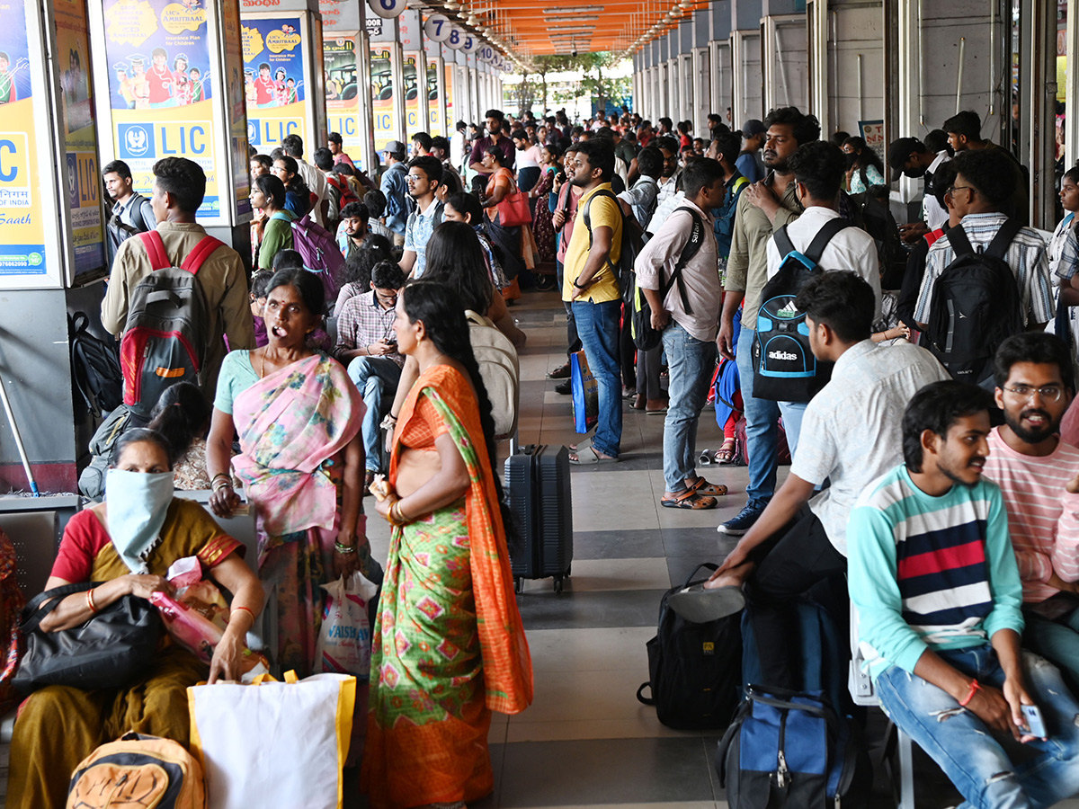 APElections 2024 Heavy rush in bus and railway stations Photos20