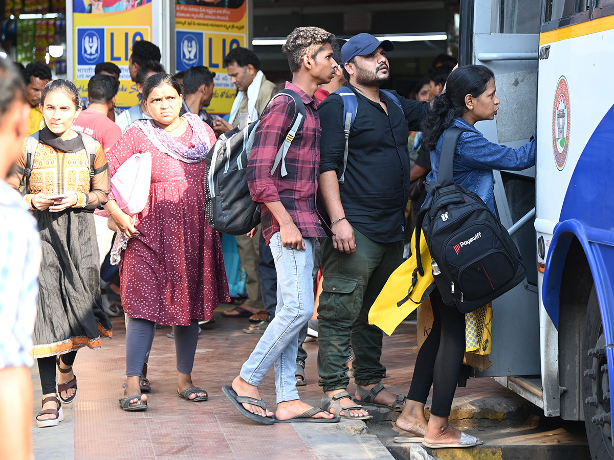 APElections 2024 Heavy rush in bus and railway stations Photos21