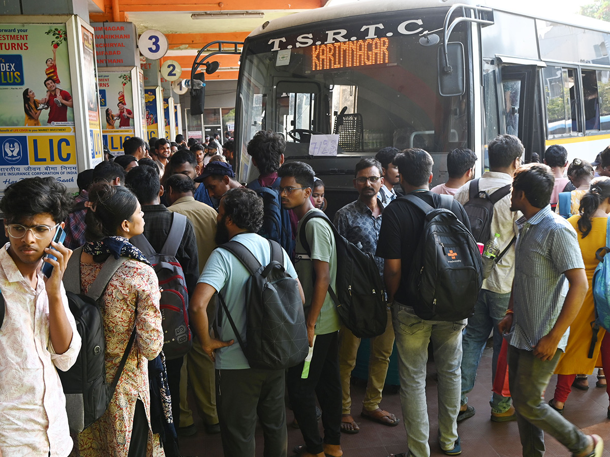 APElections 2024 Heavy rush in bus and railway stations Photos24