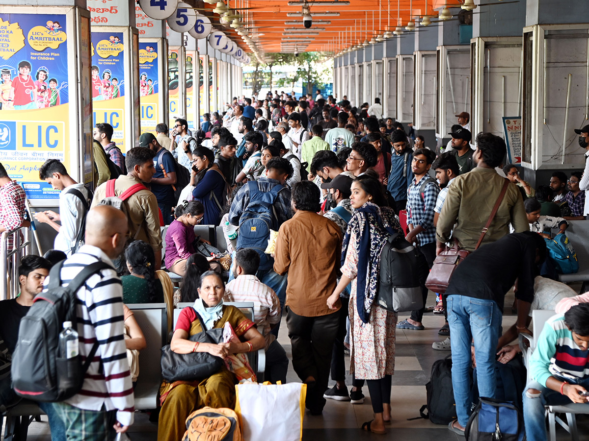 APElections 2024 Heavy rush in bus and railway stations Photos26