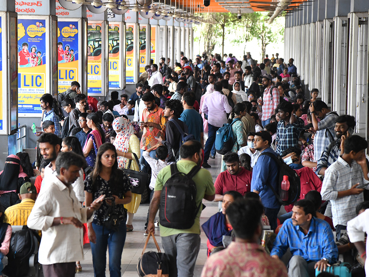 APElections 2024 Heavy rush in bus and railway stations Photos27