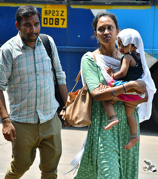 APElections 2024 Heavy rush in bus and railway stations Photos28