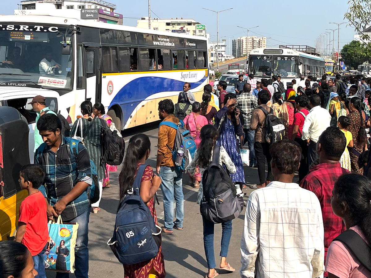 APElections 2024 Heavy rush in bus and railway stations Photos32