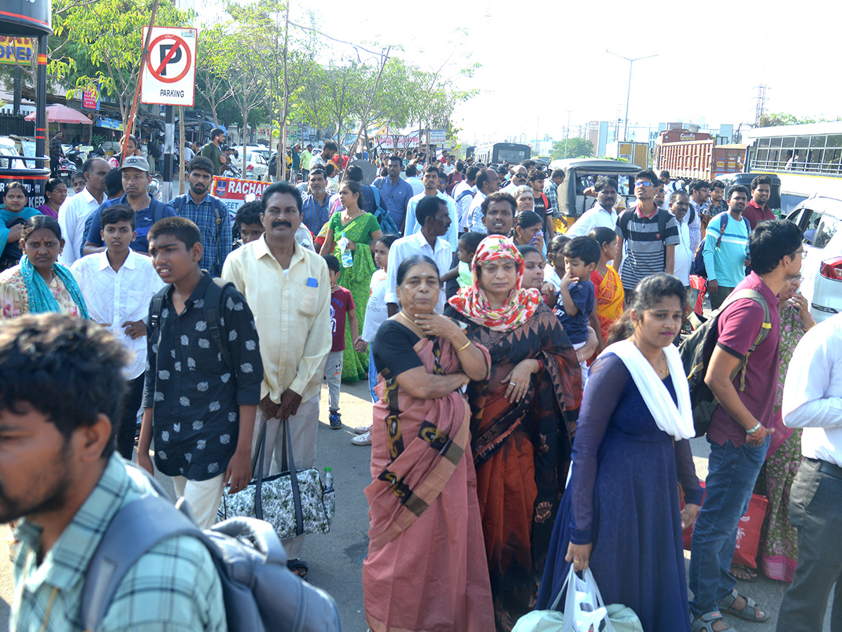 APElections 2024 Heavy rush in bus and railway stations Photos36