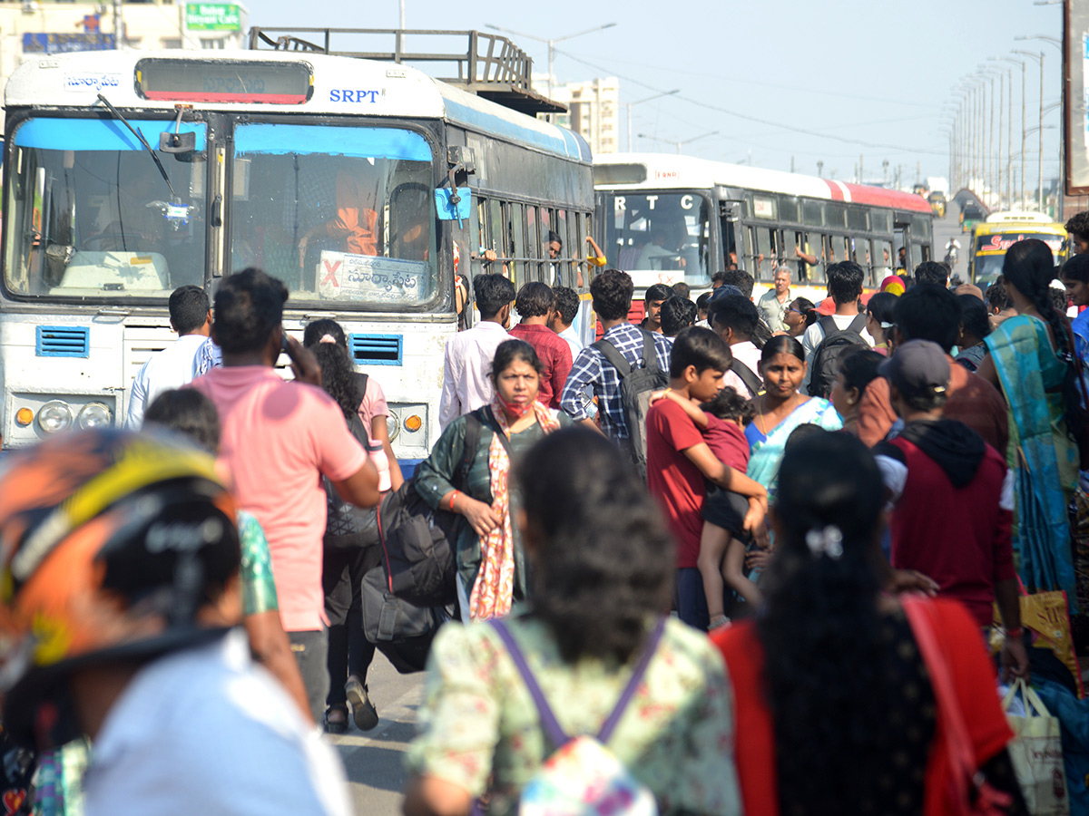 APElections 2024 Heavy rush in bus and railway stations Photos37