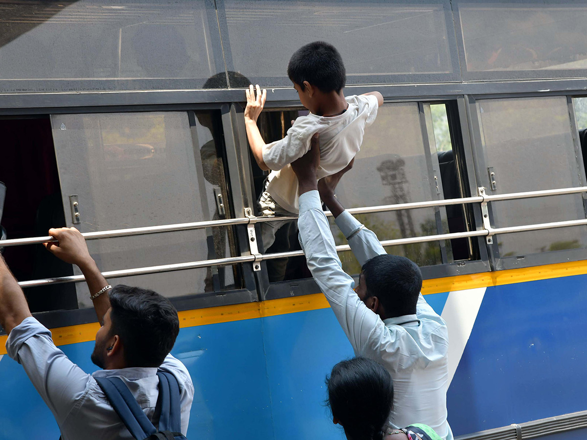 APElections 2024 Heavy rush in bus and railway stations Photos38