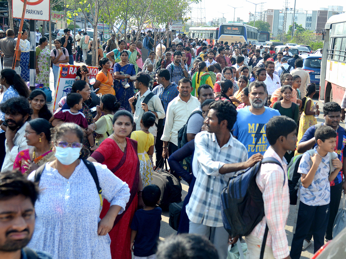 APElections 2024 Heavy rush in bus and railway stations Photos40