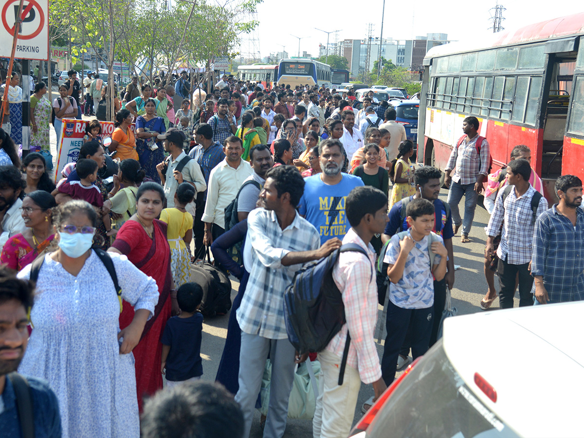 APElections 2024 Heavy rush in bus and railway stations Photos41