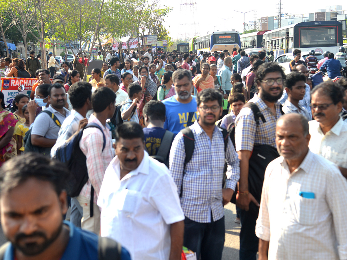 APElections 2024 Heavy rush in bus and railway stations Photos42