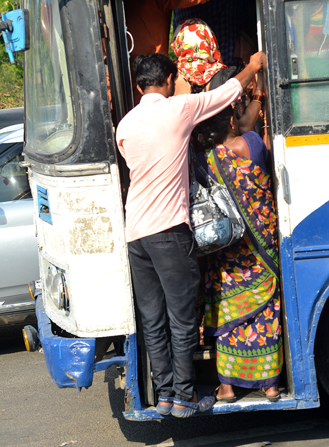 APElections 2024 Heavy rush in bus and railway stations Photos43