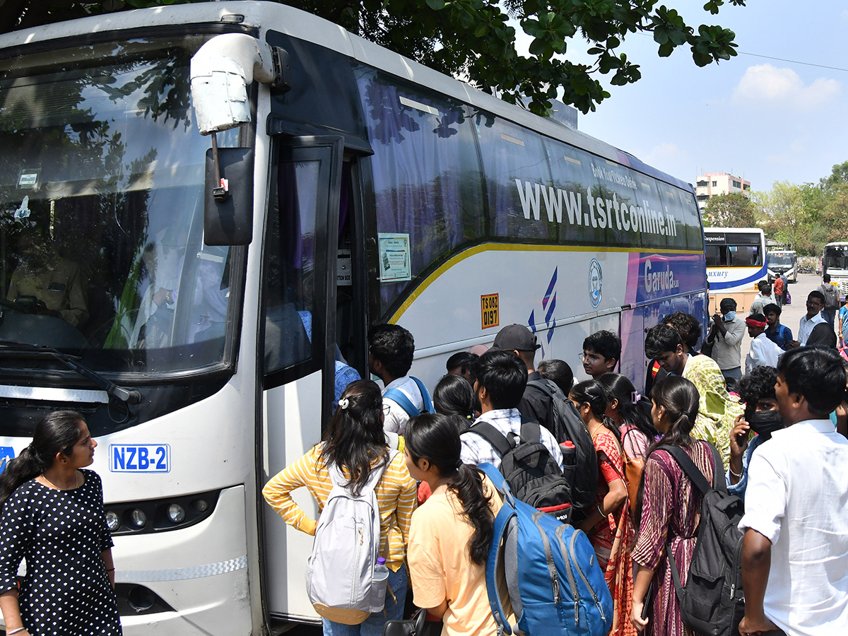 APElections 2024 Heavy rush in bus and railway stations Photos6