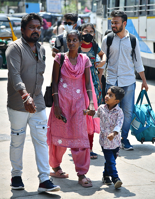 APElections 2024 Heavy rush in bus and railway stations Photos8