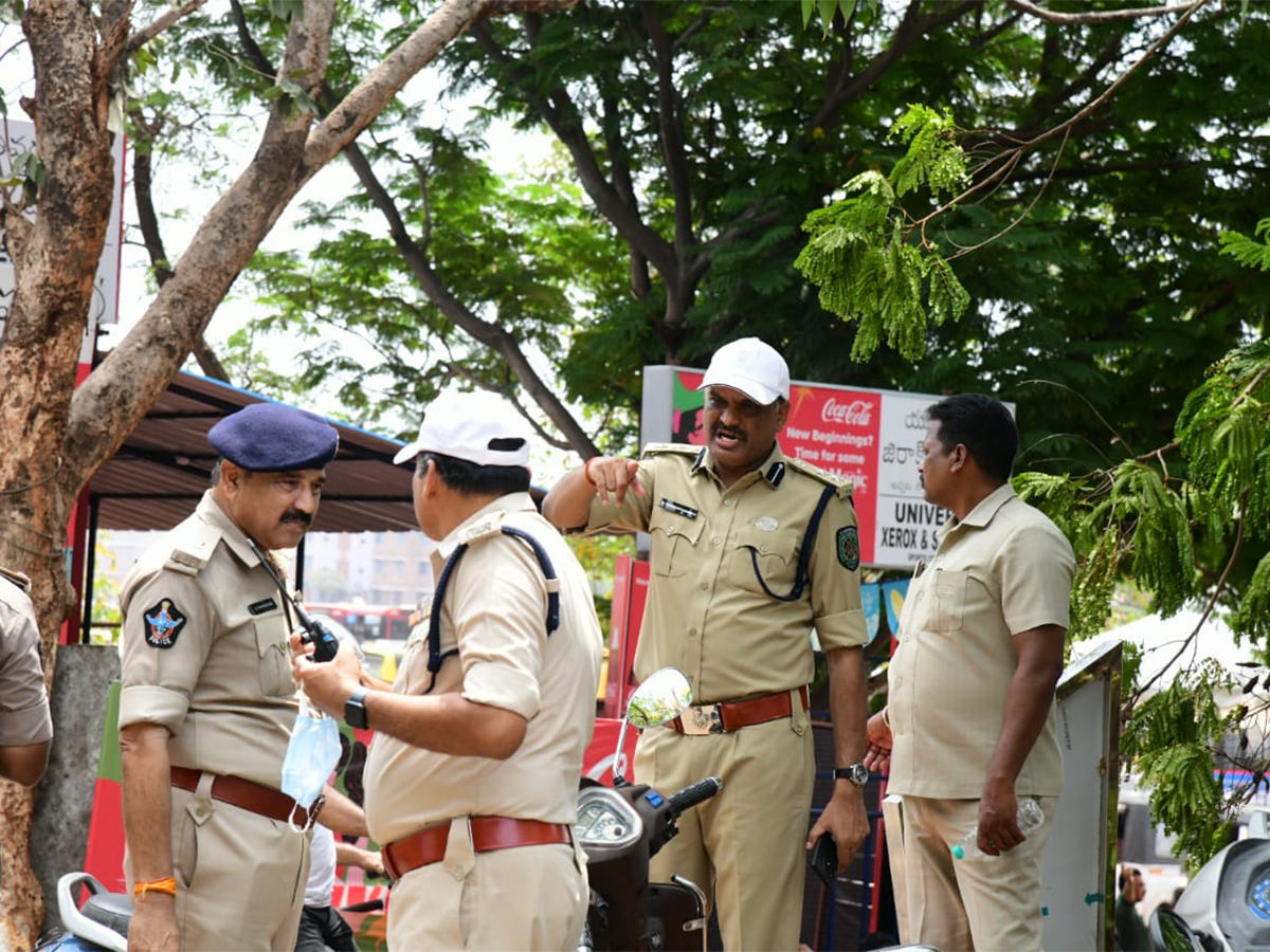 Officials Busy Moving Polling Materials From Andhra University (Photos)3