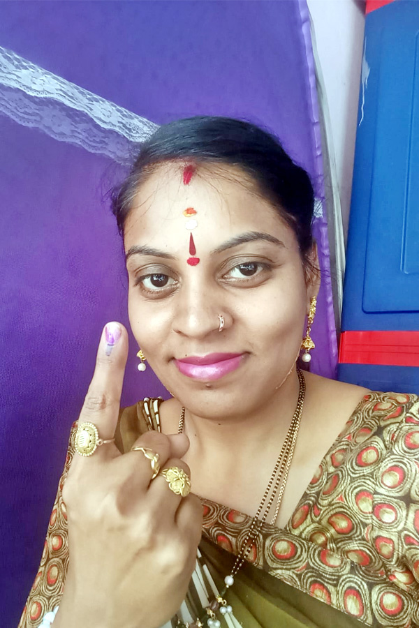 AP Telanagana Elections Sakshi Selfie Challange Voters Photos26