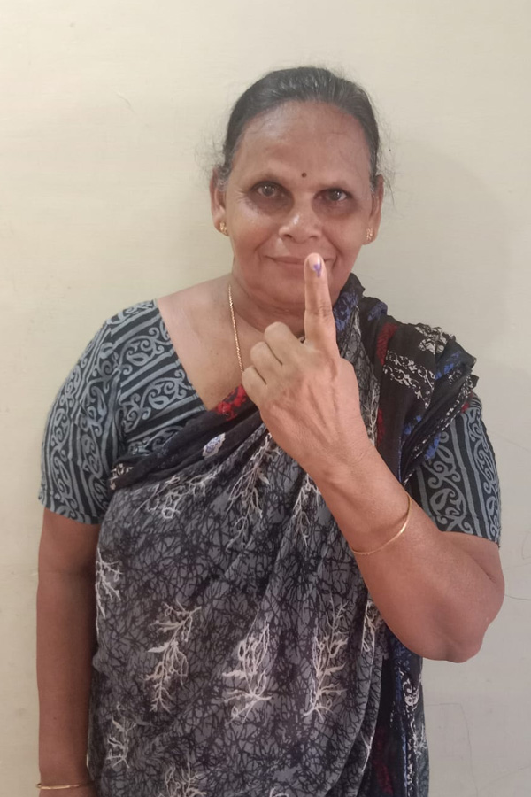 AP Telanagana Elections 2024 Sakshi Selfie Challange Voters Photos26