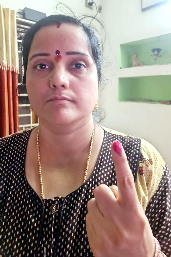 AP Telanagana Elections 2024 Sakshi Selfie Challange Voters Photos8