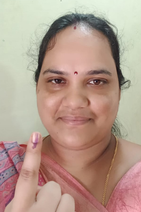 AP Telanagana Elections 2024 Sakshi Selfie Challange Voters Photos9