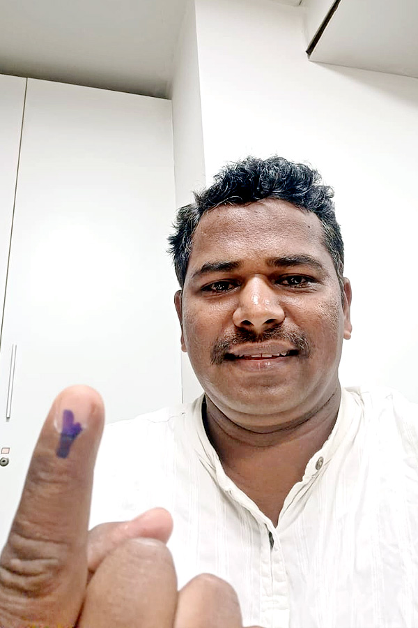 AP Telanagana Elections Sakshi Selfie Challange Voters Photos25