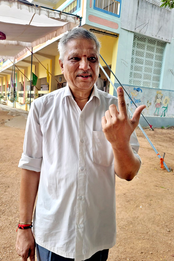 AP Telanagana Elections 2024 Sakshi Selfie Challange Voters Photos29