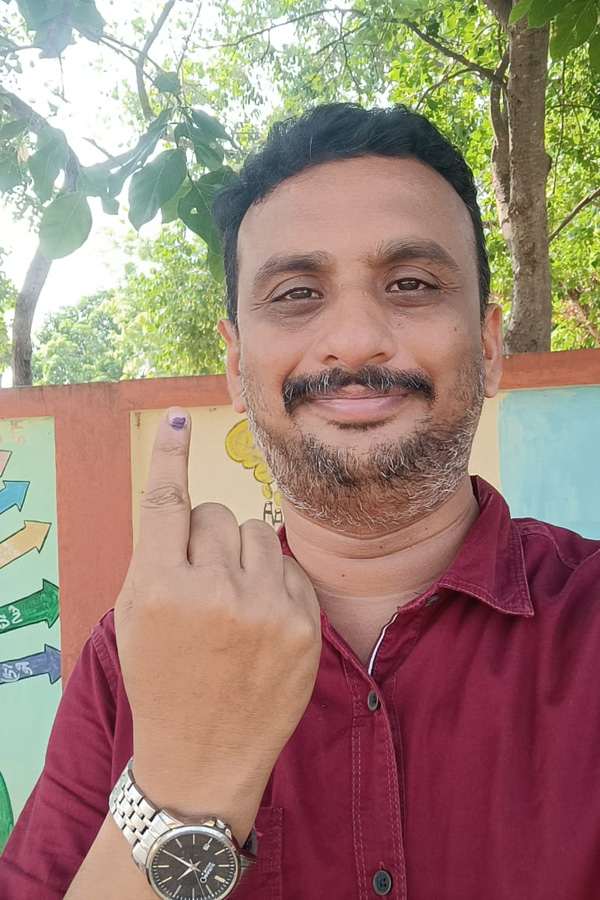 AP Telanagana Elections 2024 Sakshi Selfie Challange Voters Photos13