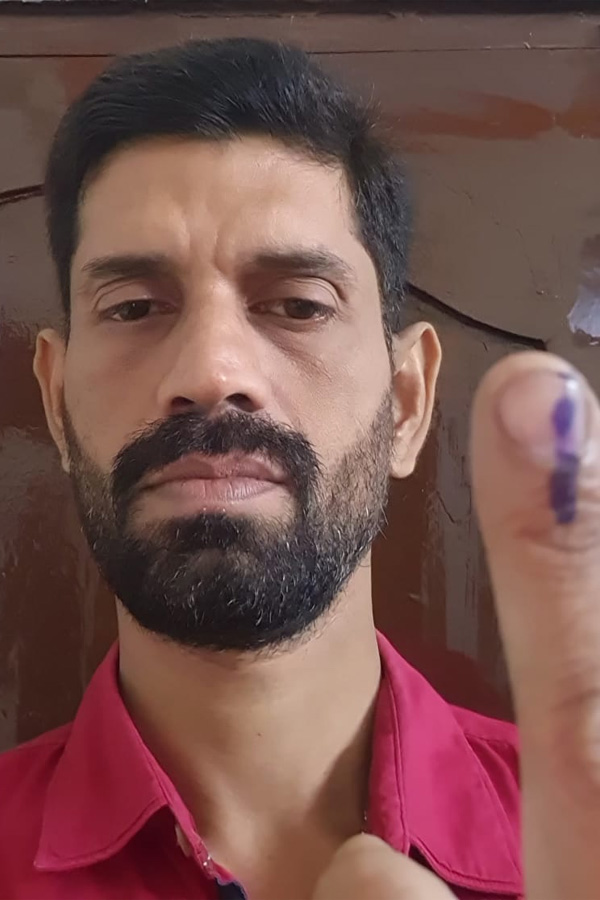 AP Telanagana Elections Sakshi Selfie Challange Voters Photos28