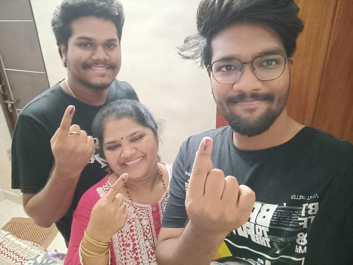 AP and Telanagana Elections 2024 Sakshi Selfie Challange Voters Photos4