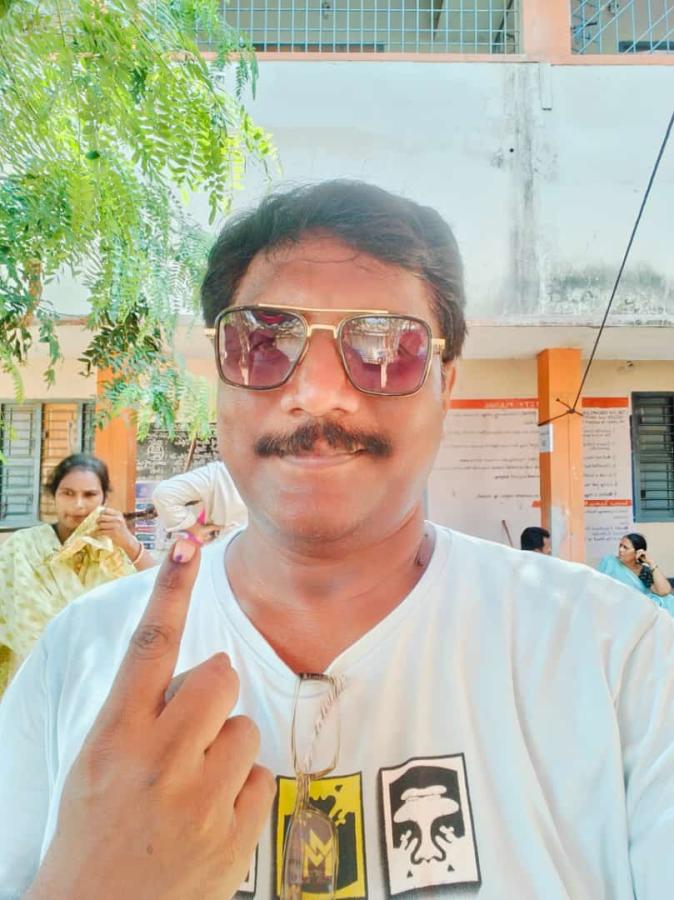 AP and Telanagana Elections 2024 Sakshi Selfie Challange Voters Photos5