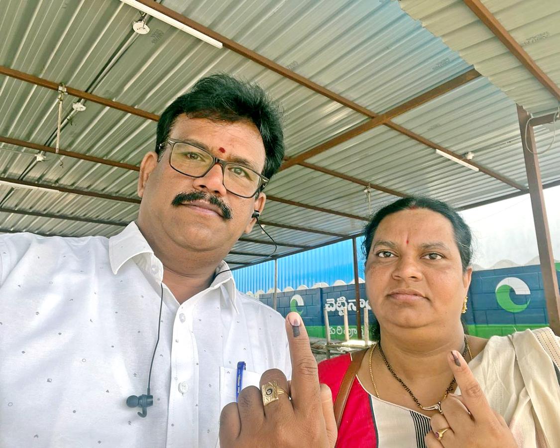 AP Telanagana Elections 2024 Sakshi Selfie Challange Voters Photos5