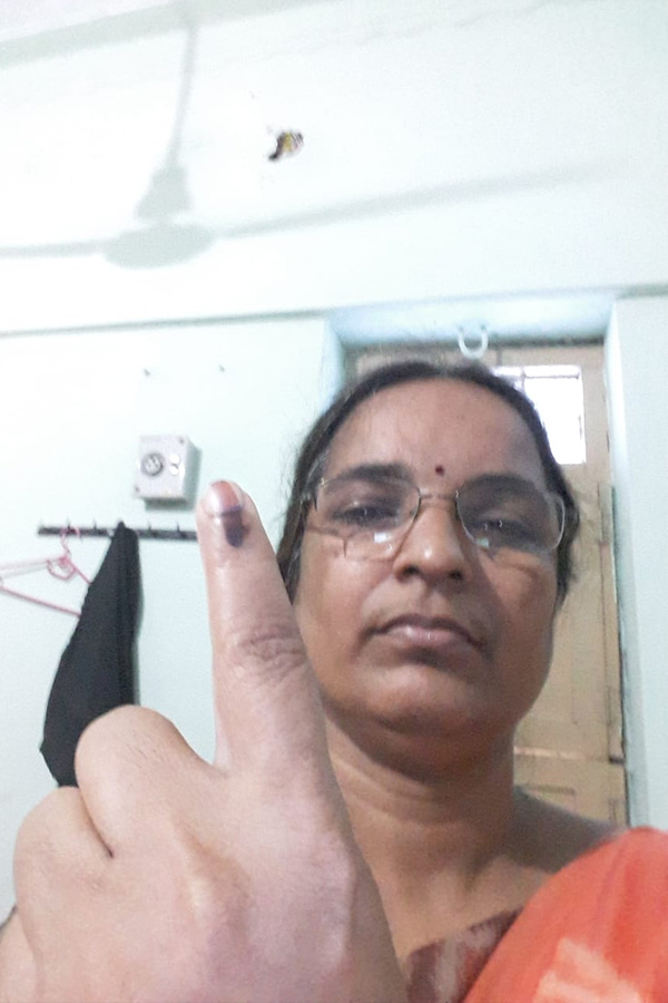 AP Telanagana Elections 2024 Sakshi Selfie Challange Voters Photos14