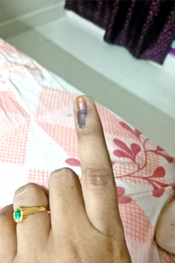 AP Telanagana Elections 2024 Sakshi Selfie Challange Voters Photos15