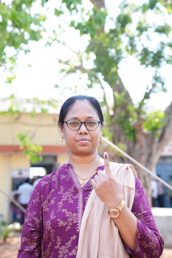 Telangana Elections 2024: Voters At Polling Stations Photos8