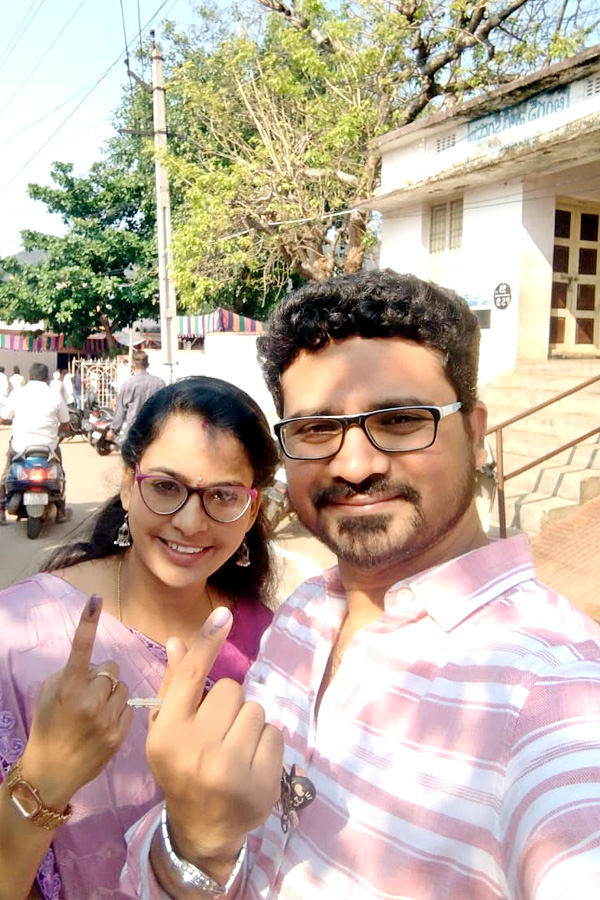 AP Telanagana Elections 2024 Sakshi Selfie Challange Voters Photos17