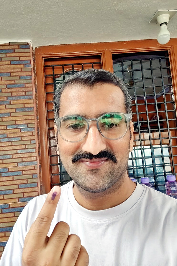 AP Telanagana Elections Sakshi Selfie Challange Voters Photos11