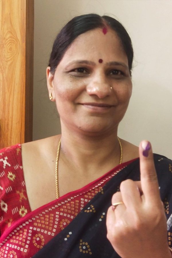 AP Telanagana Elections 2024 Sakshi Selfie Challange Voters Photos11