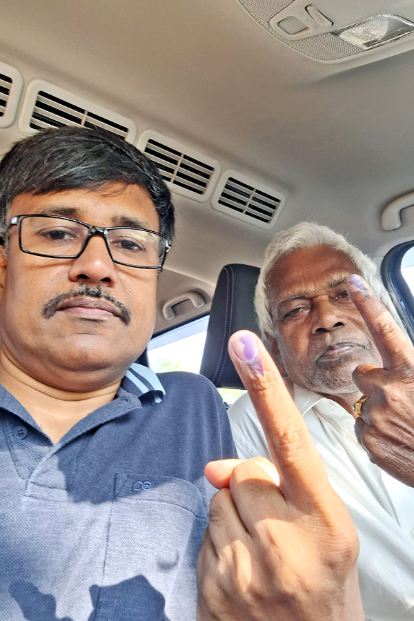 AP Telanagana Elections Sakshi Selfie Challange Voters Photos12