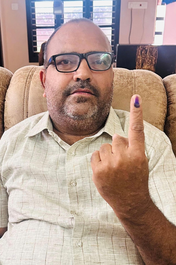 AP Telanagana Elections 2024 Sakshi Selfie Challange Voters Photos12