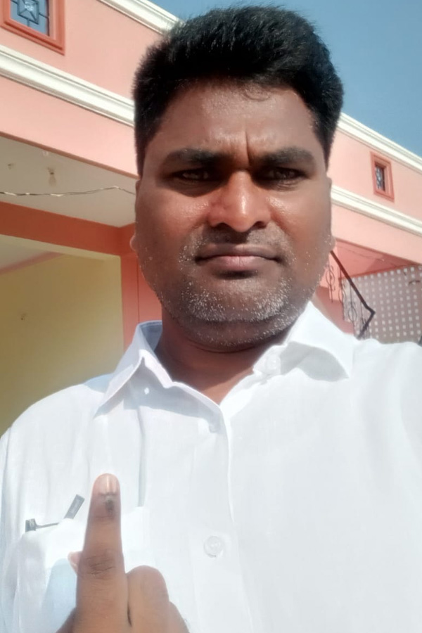 AP Telanagana Elections Sakshi Selfie Challange Voters Photos13