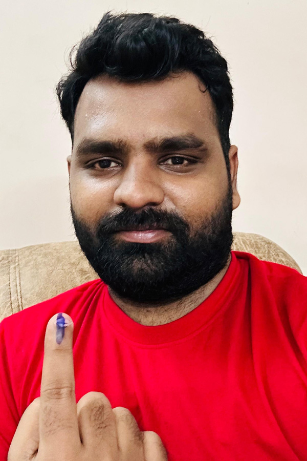 AP Telanagana Elections 2024 Sakshi Selfie Challange Voters Photos13