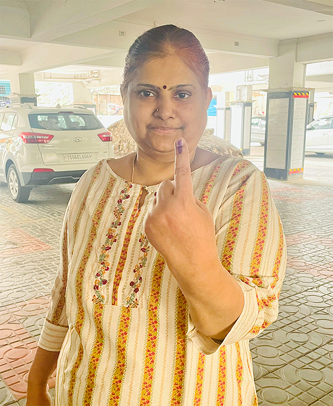 AP Telanagana Elections 2024 Sakshi Selfie Challange Voters Photos16