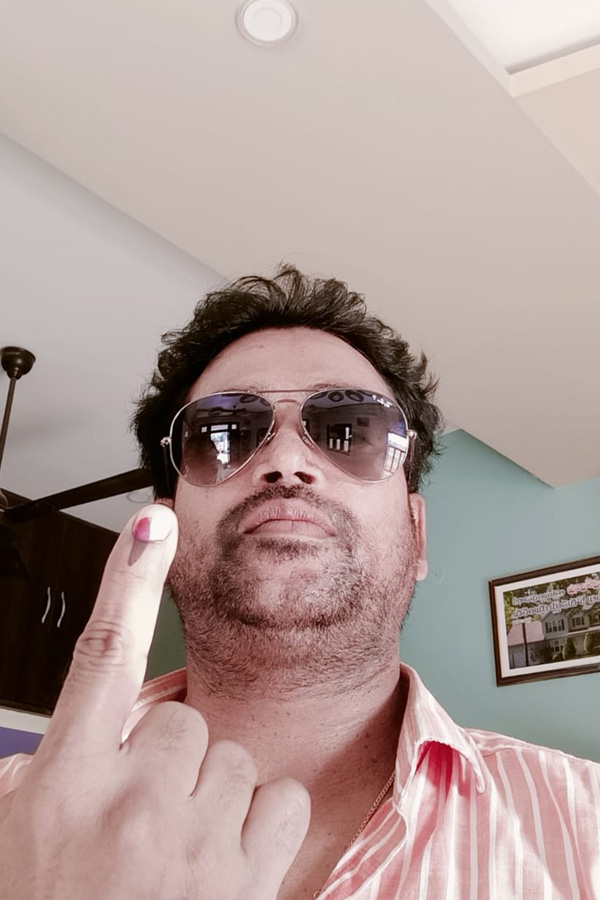 AP Telanagana Elections Sakshi Selfie Challange Voters Photos14